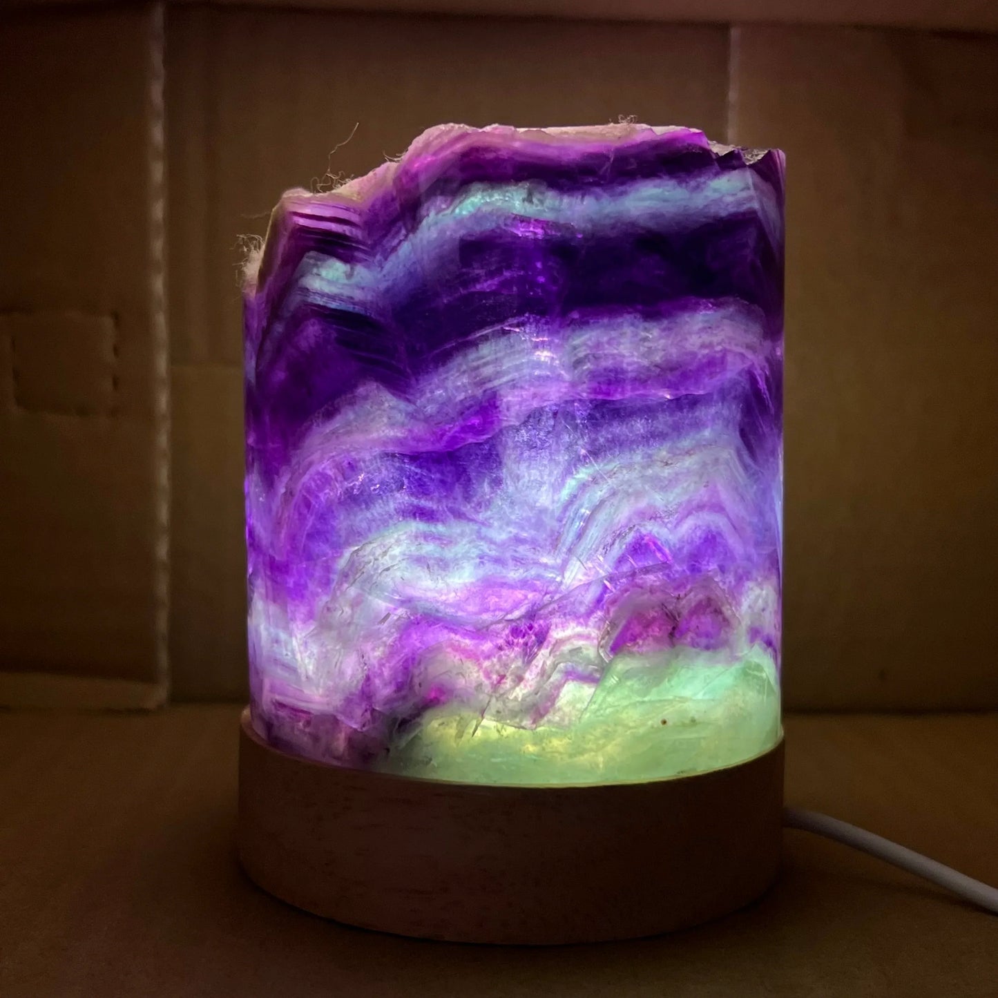 Lampada in cristallo di fluorite arcobaleno naturale