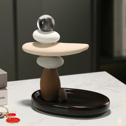 Moderner Schlüsselanhänger und Skulptur aus Keramik