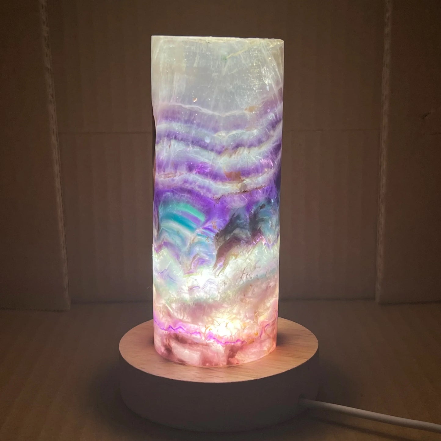 Lampada in cristallo di fluorite arcobaleno naturale