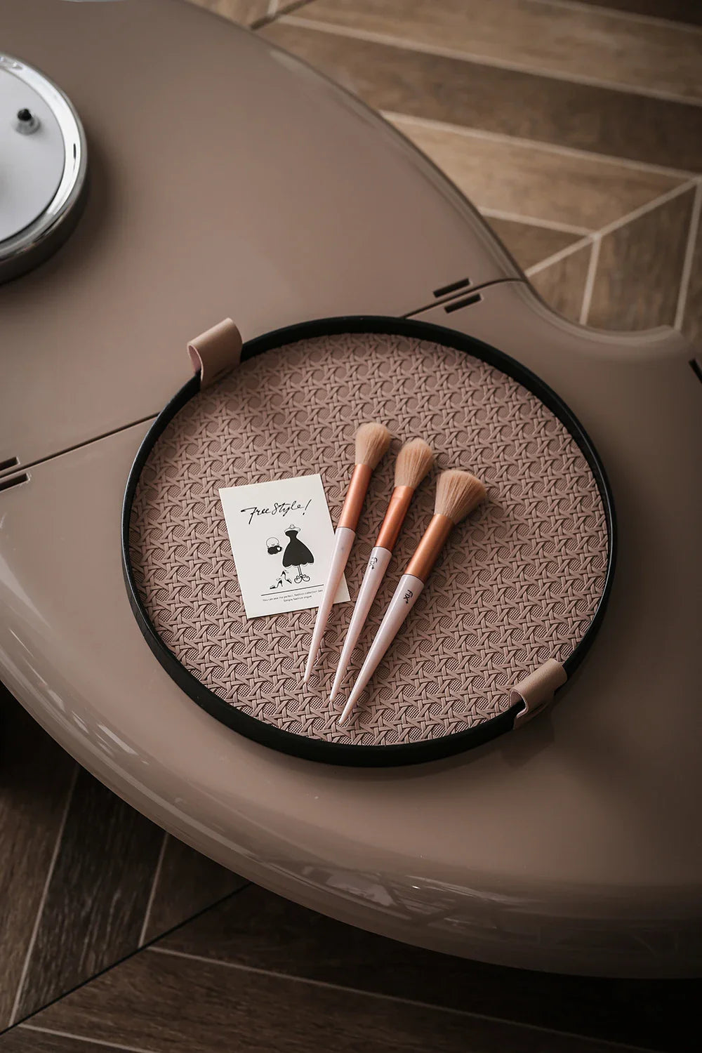 Nordisches rundes Schmucktablett