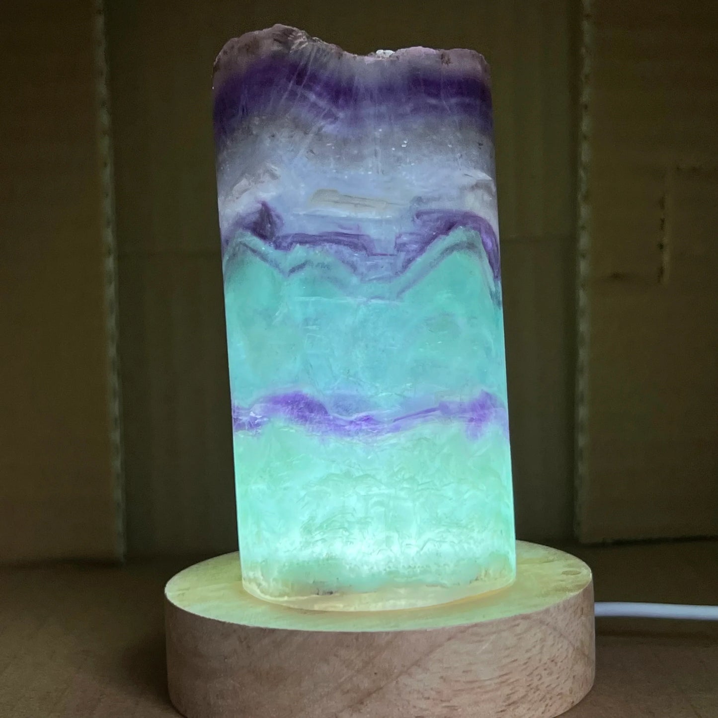 Lampe en cristal de fluorite arc-en-ciel naturel