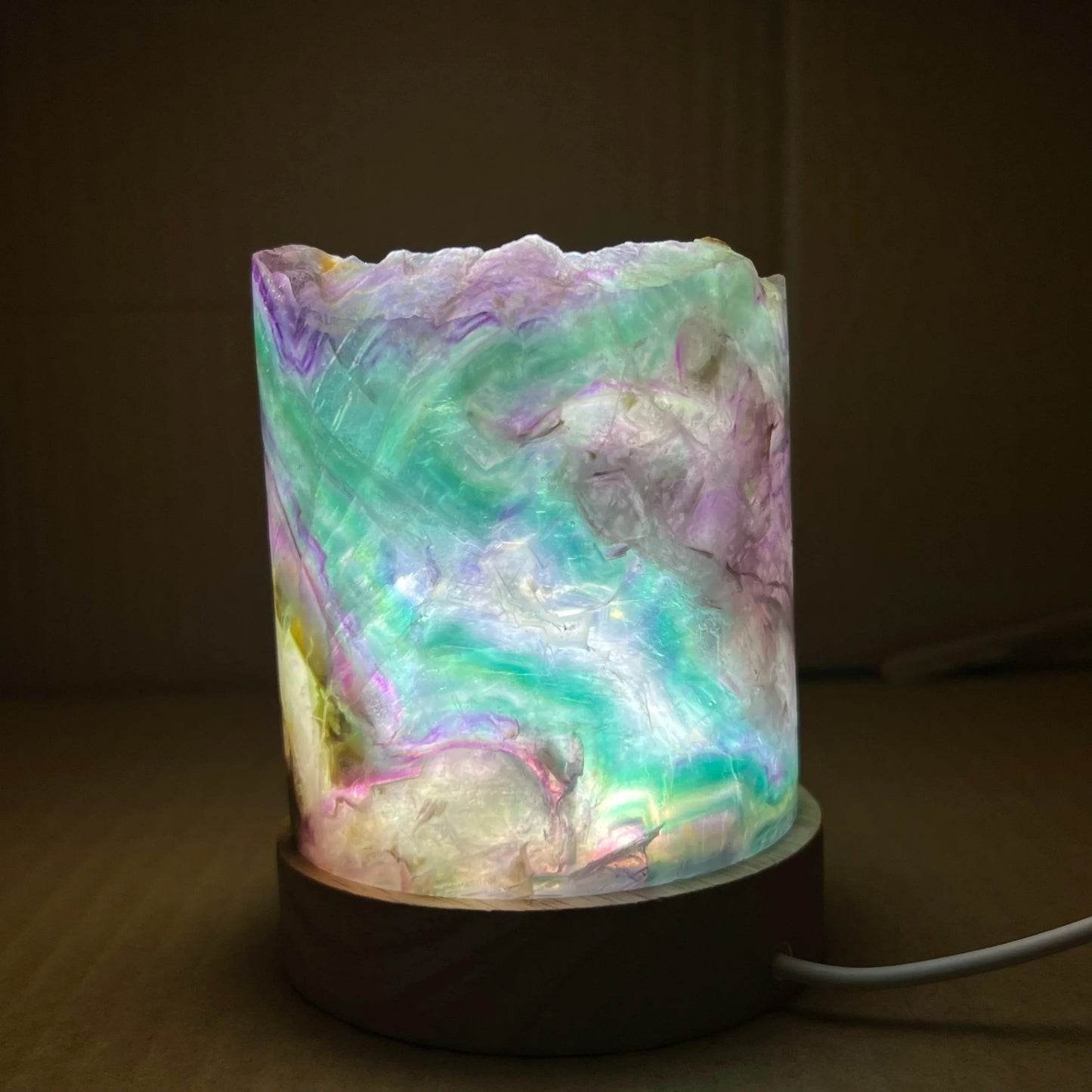 Lampada in cristallo di fluorite arcobaleno naturale