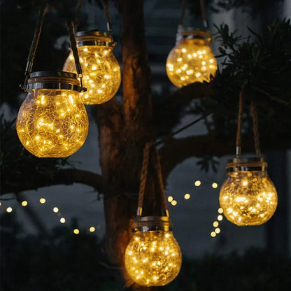 Lanternes solaires suspendues avec guirlandes LED