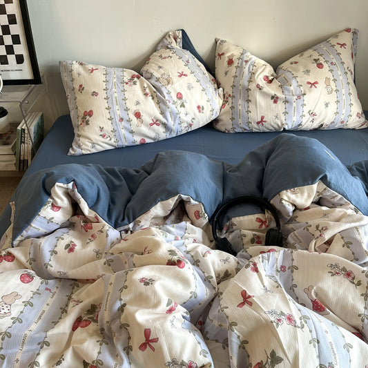 Vintage Strawberry Floral Bedding Set