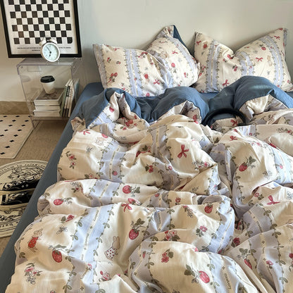 Vintage Erdbeer-Blumen-Bettwäscheset