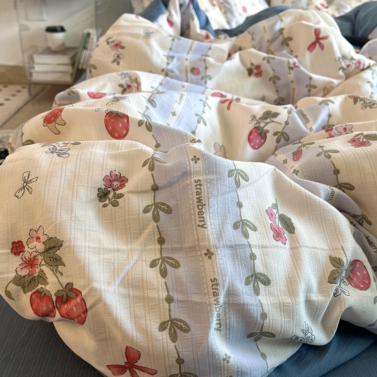 Vintage Erdbeer-Blumen-Bettwäscheset