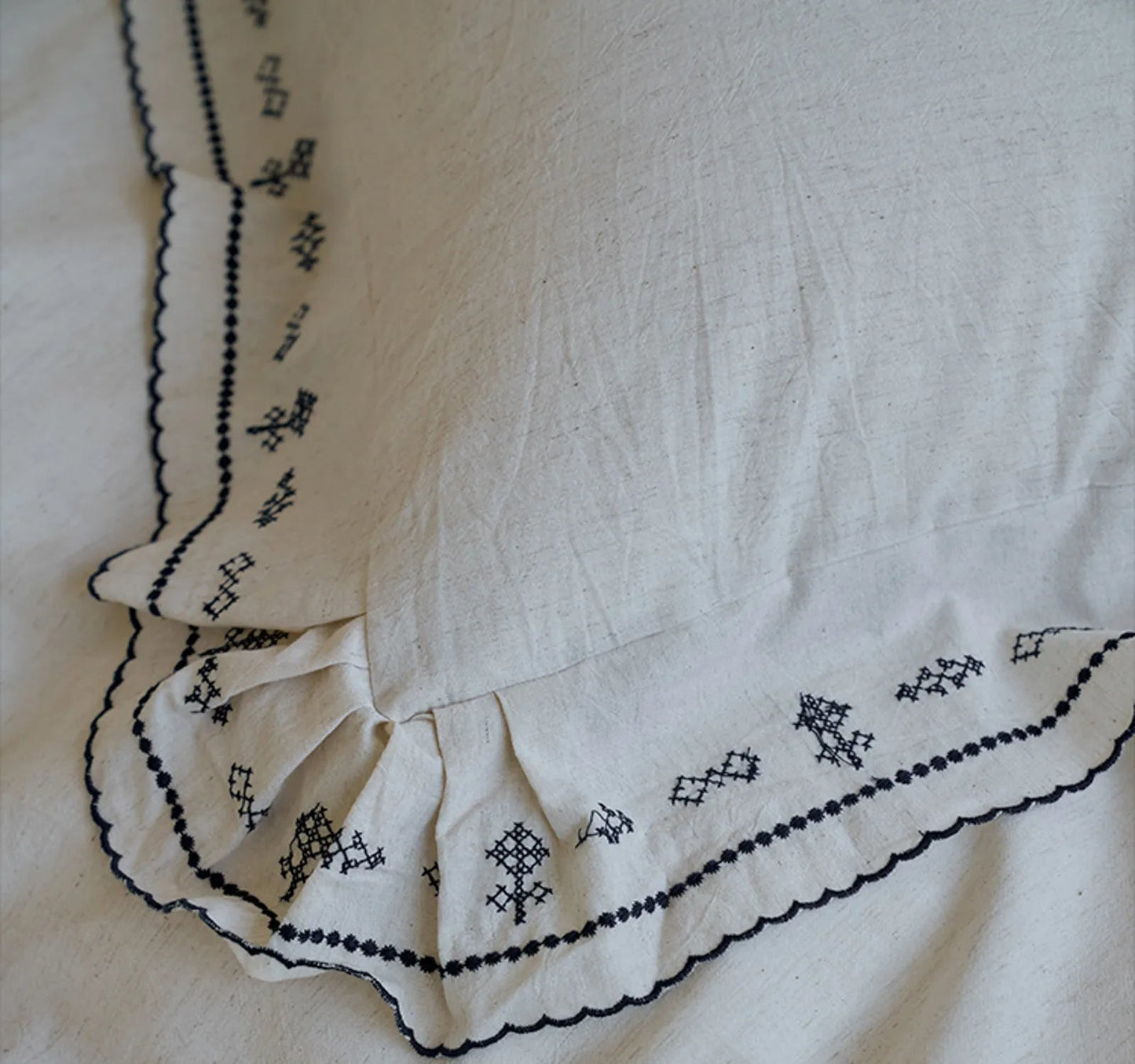 Textured Embroidered Ruffle Linen Bedding Set