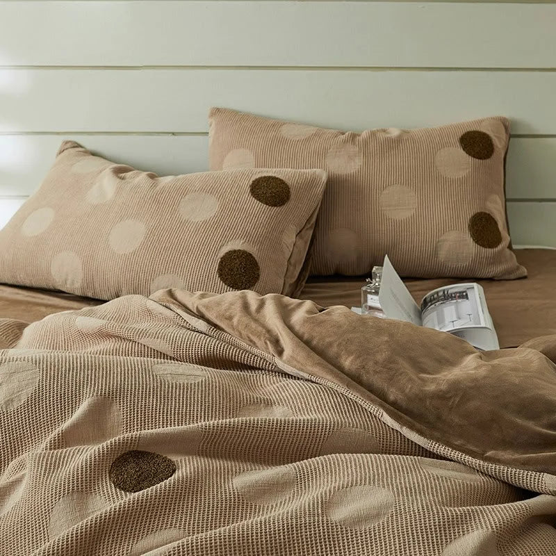 Plush Polka Dot Fleece Bedding Set