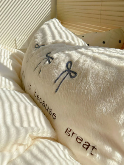 Cloud-Like Plush Tufted Bowknot Fleece Bedding Set