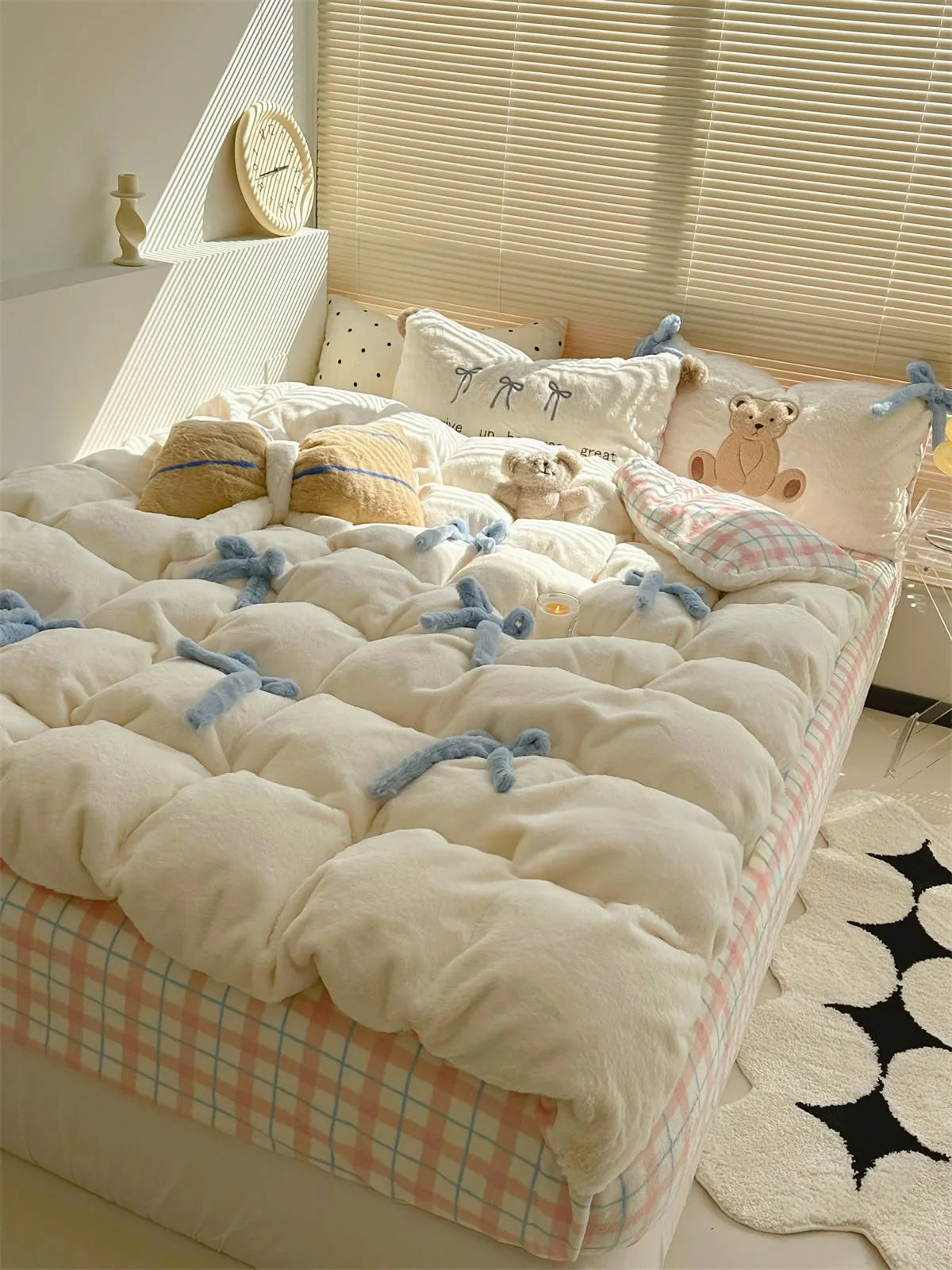 Cloud-Like Plush Tufted Bowknot Fleece Bedding Set