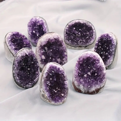 Natürliche Amethyst-Cluster-Geode