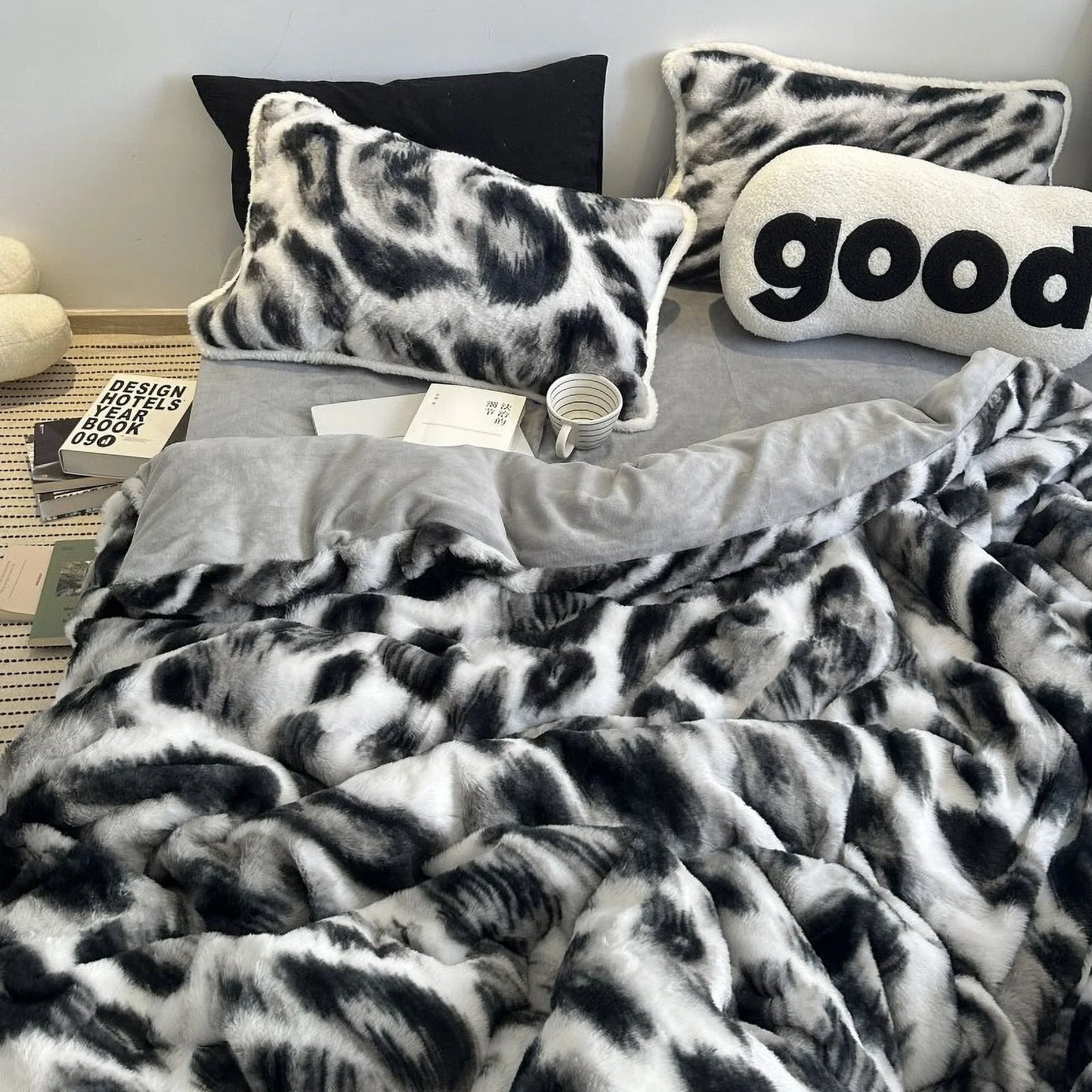 Plush Abstract Animal Print Fleece Bedding Set