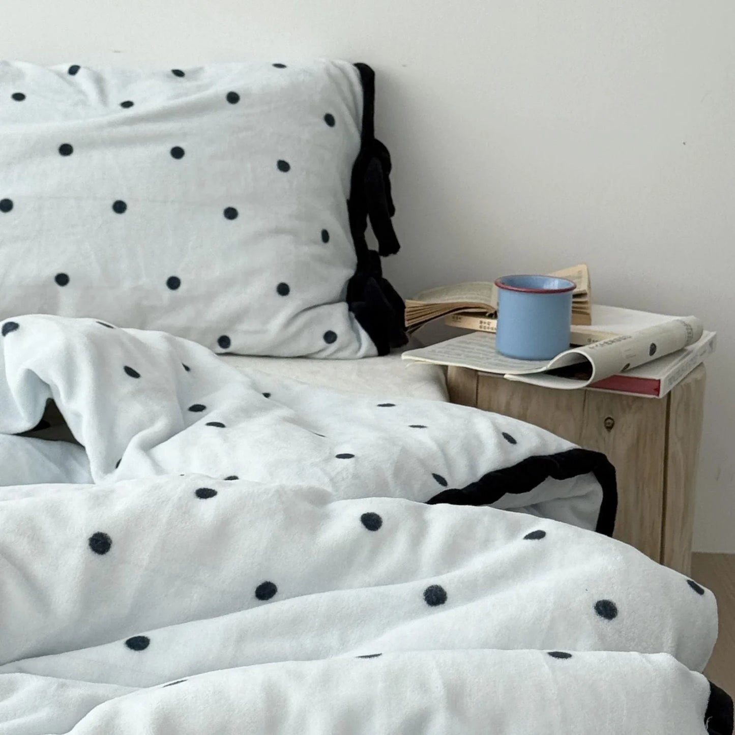 Plush Polka Dot Flannel Fleece Bedding Set