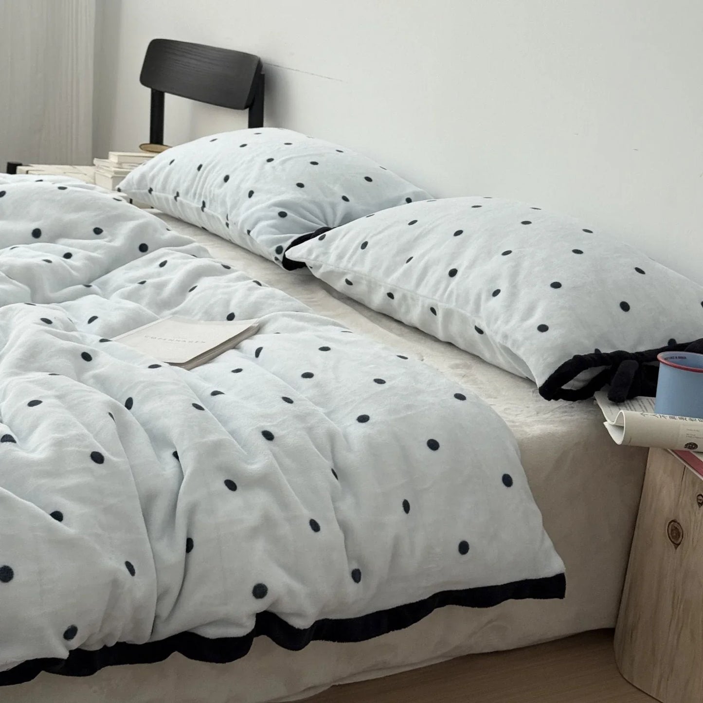 Plush Polka Dot Flannel Fleece Bedding Set