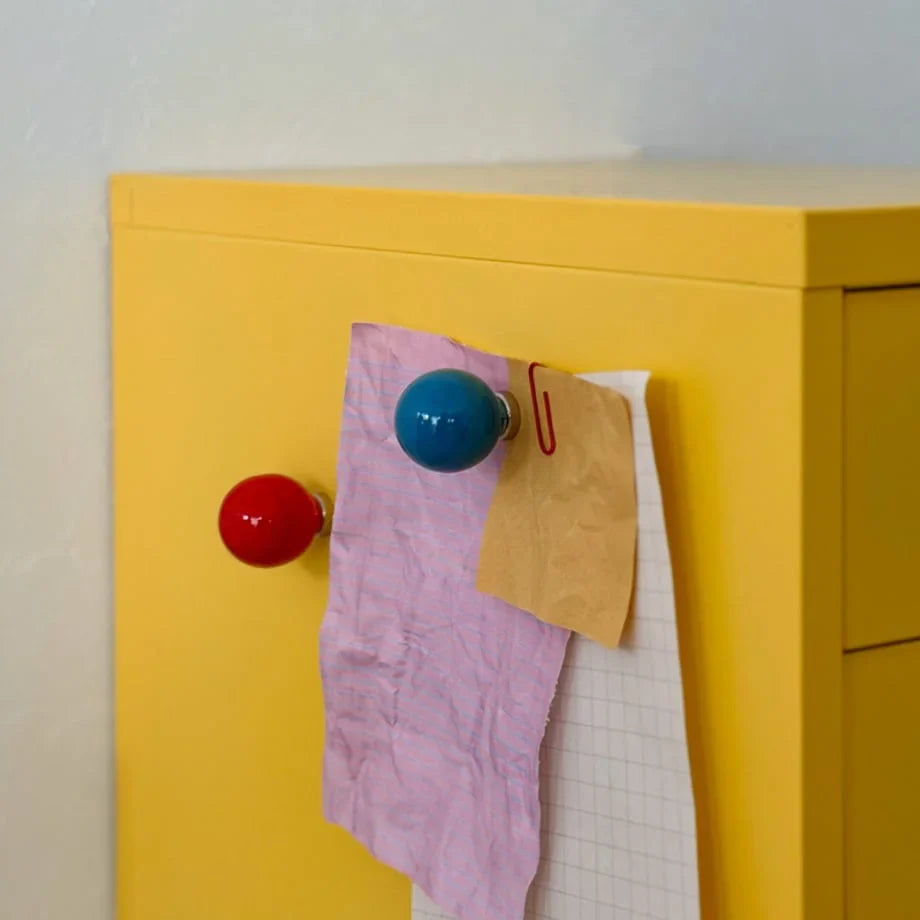 Smooth Ball-Shaped Magnetic Hooks