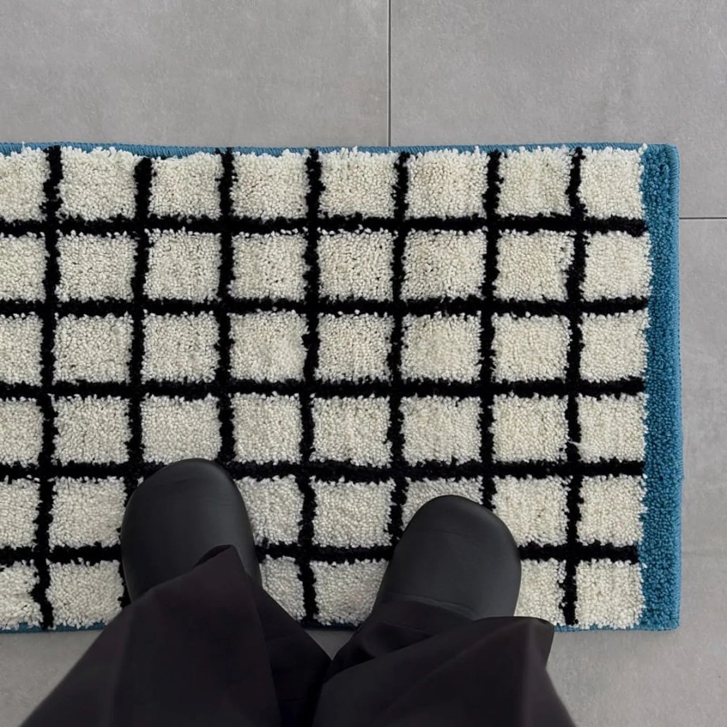 Plush Grid Checkered Tufted Accent Rug