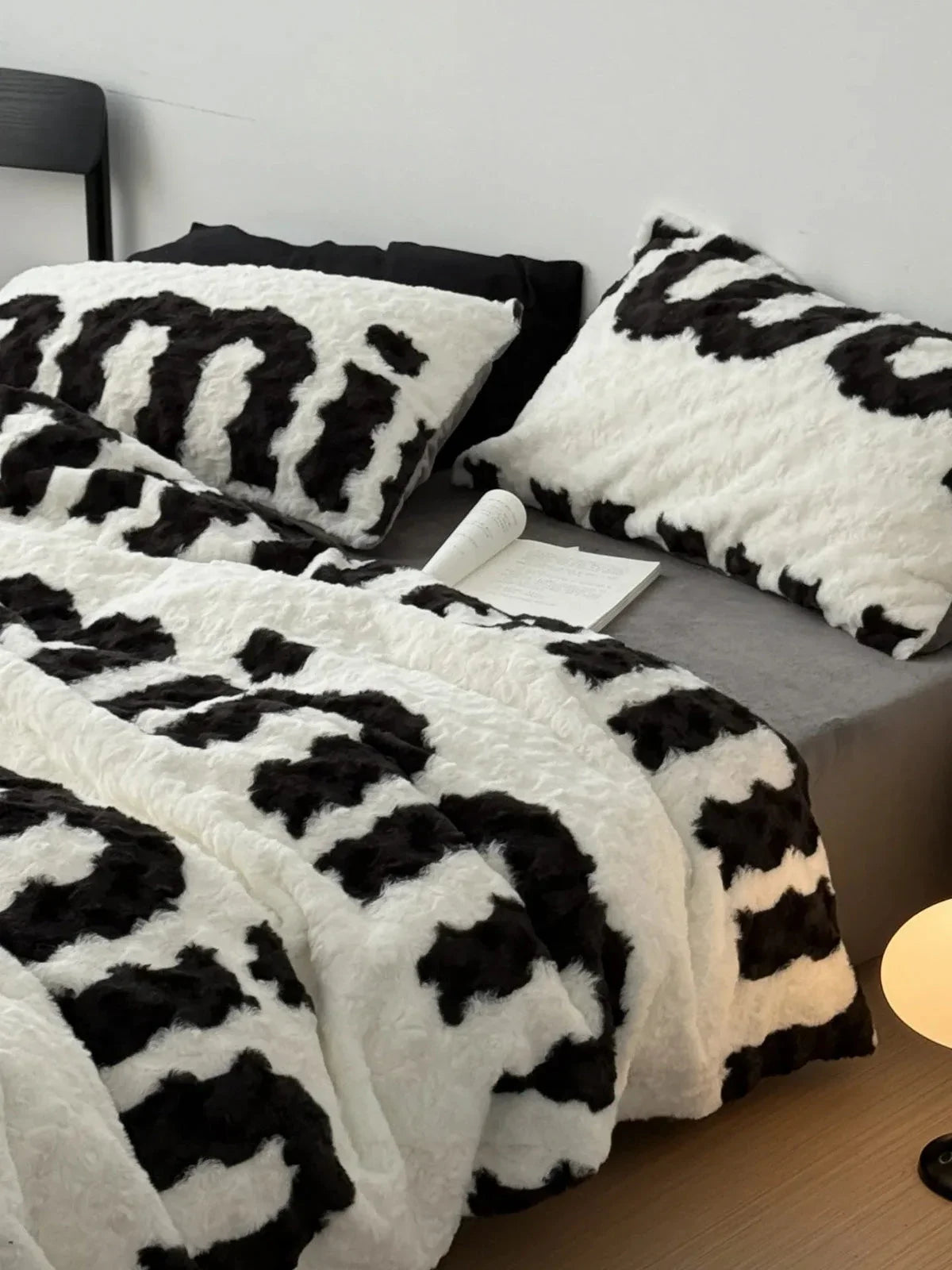 Plush Text Print Flannel Fleece Bedding Set