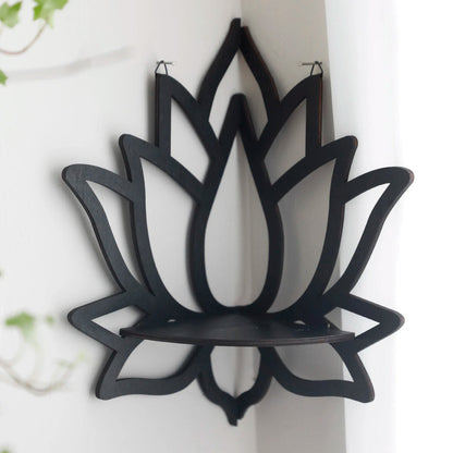 Schwarzes Eckwandregal aus Holz in Lotusform