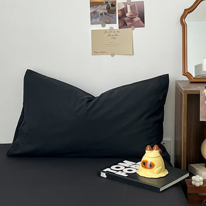 Bettwäscheset mit schwarzen Blumenumrissen