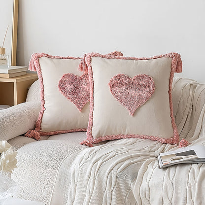 Housse de coussin touffetée en forme de cœur Blush