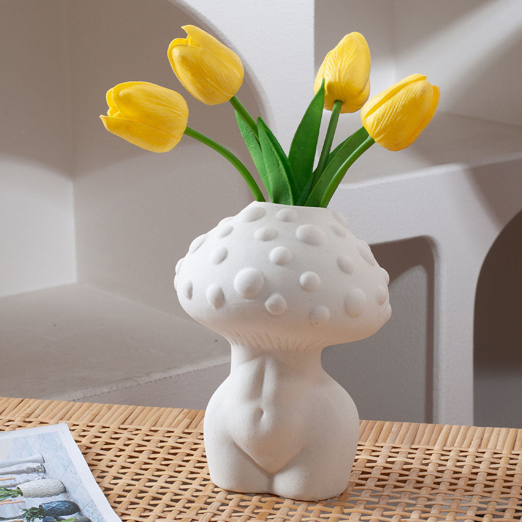 Vase en céramique blanche en forme de champignon