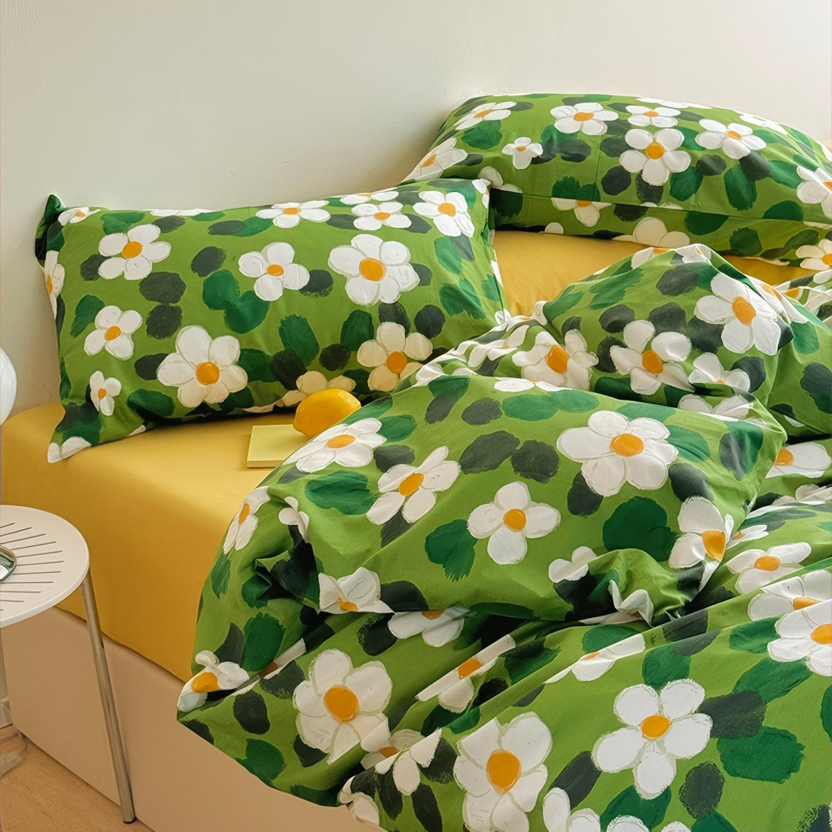 Green Garden Daisies Print Bedding Set