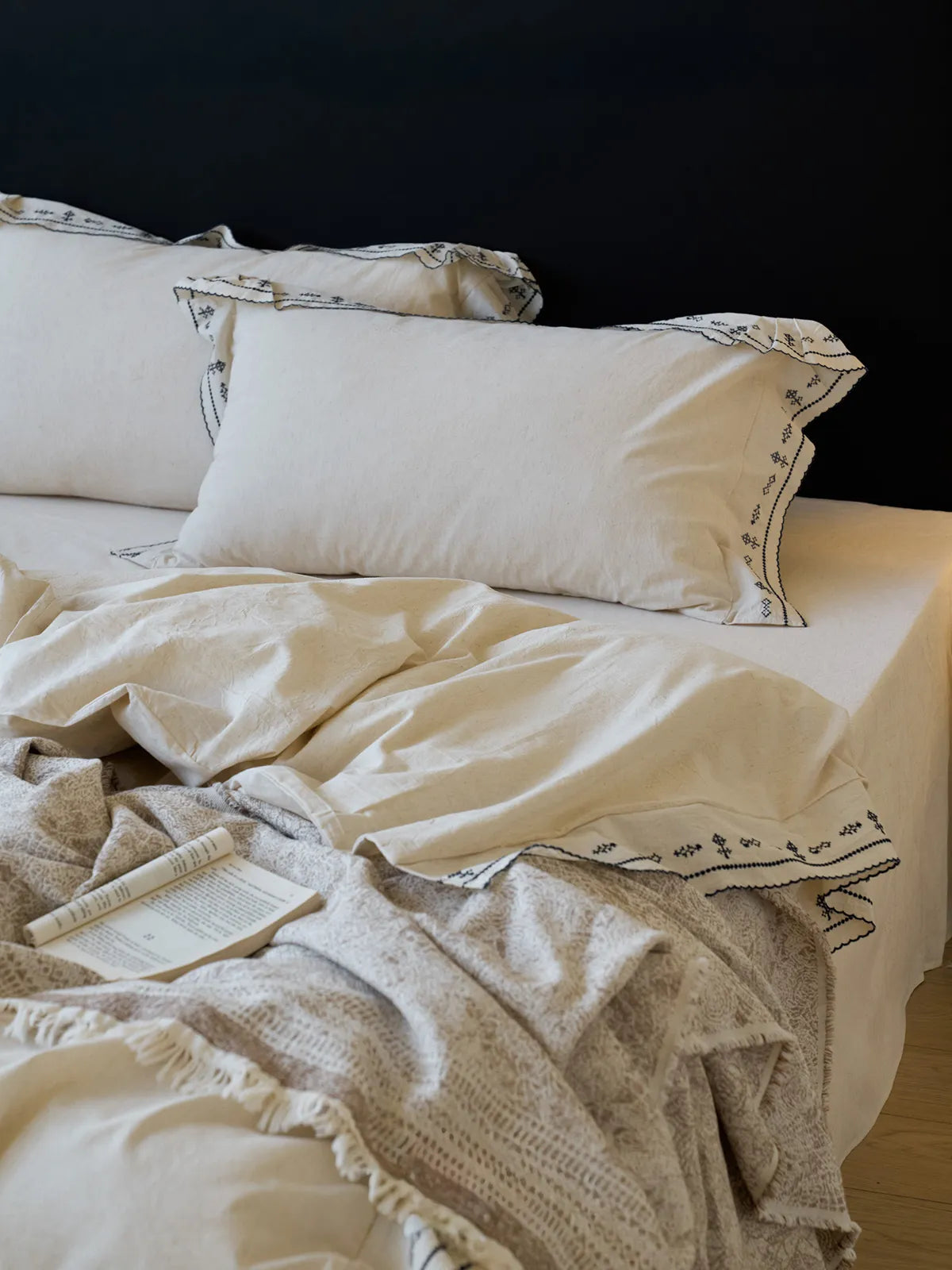 Textured Embroidered Ruffle Linen Bedding Set