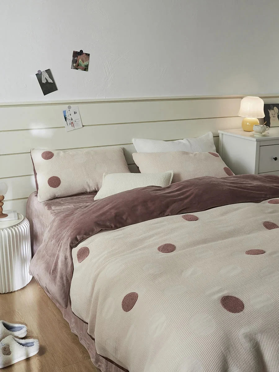 Plush Polka Dot Fleece Bedding Set