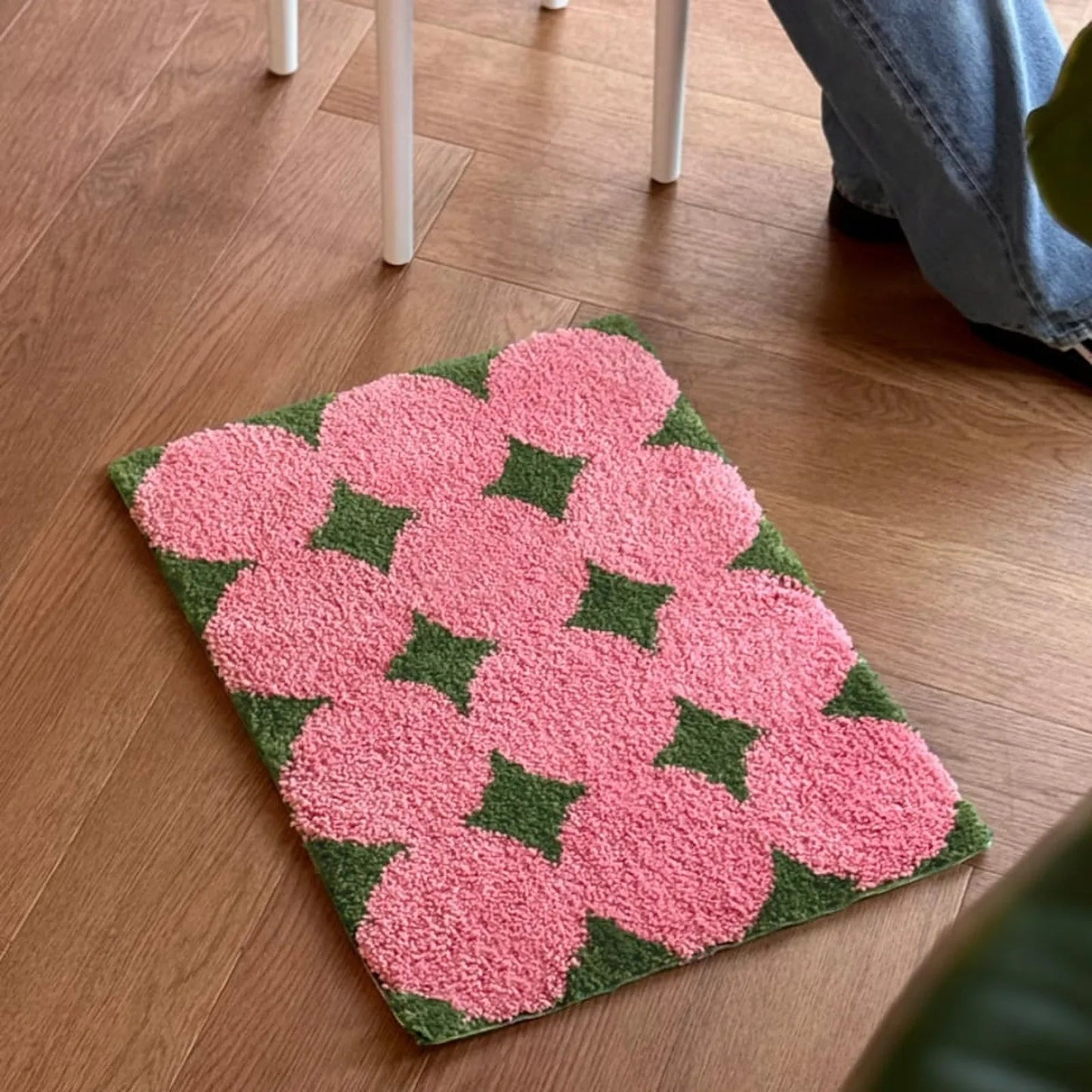 Plush Floral Tufted Polyester Accent Rug