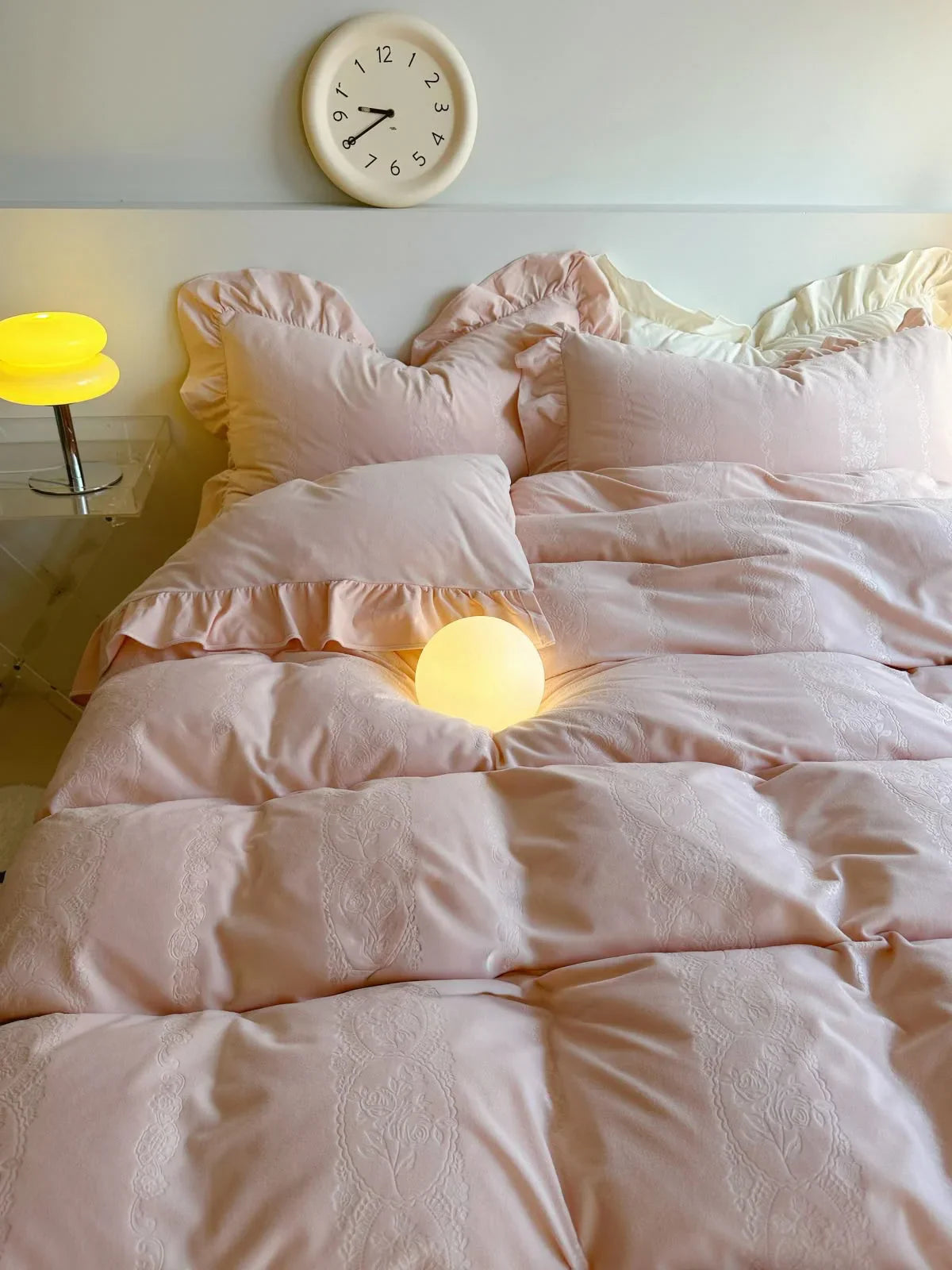 Plush Ruffled Jacquard Velvet Bedding Set