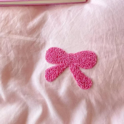 Niedliches, besticktes Bettwäscheset mit Schleifen