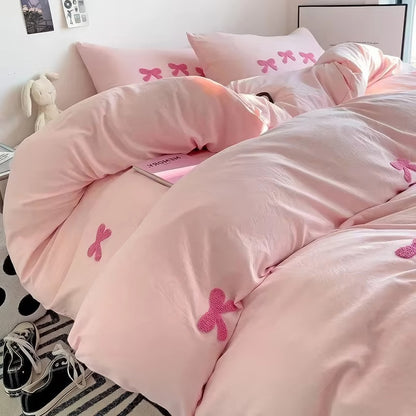 Niedliches, besticktes Bettwäscheset mit Schleifen