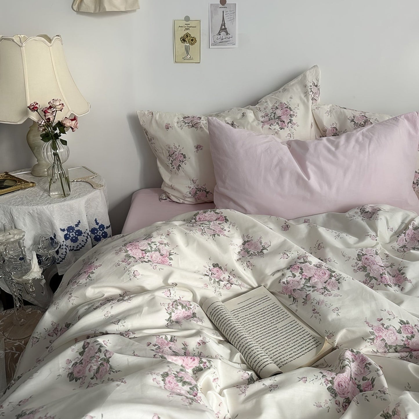 Juego de cama Coquette con rosas florecientes rosadas