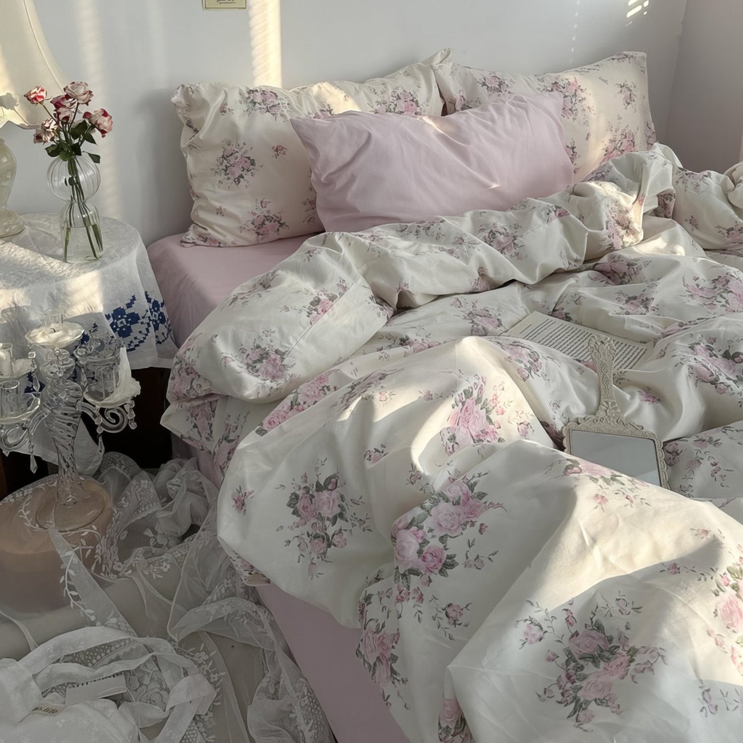 Juego de cama Coquette con rosas florecientes rosadas