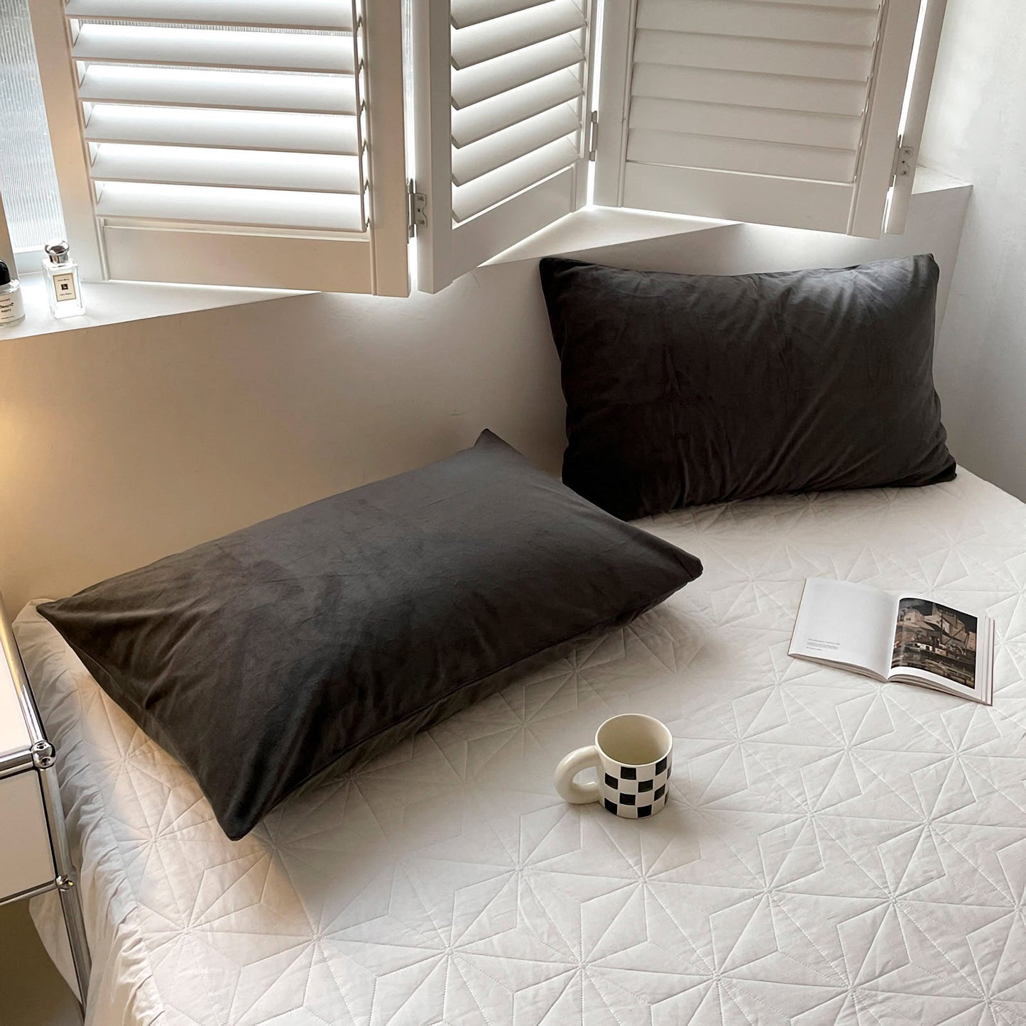 Cozy Minimalist Solid Fleece Pillowcase