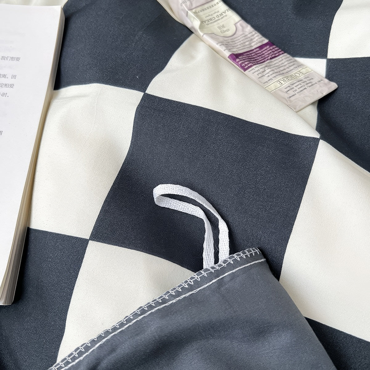 Black & Cream Checkered Bedding Set