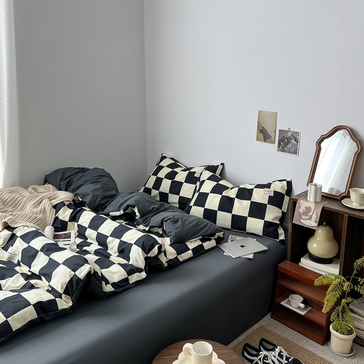 Black & Cream Checkered Bedding Set