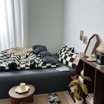 Black & Cream Checkered Bedding Set