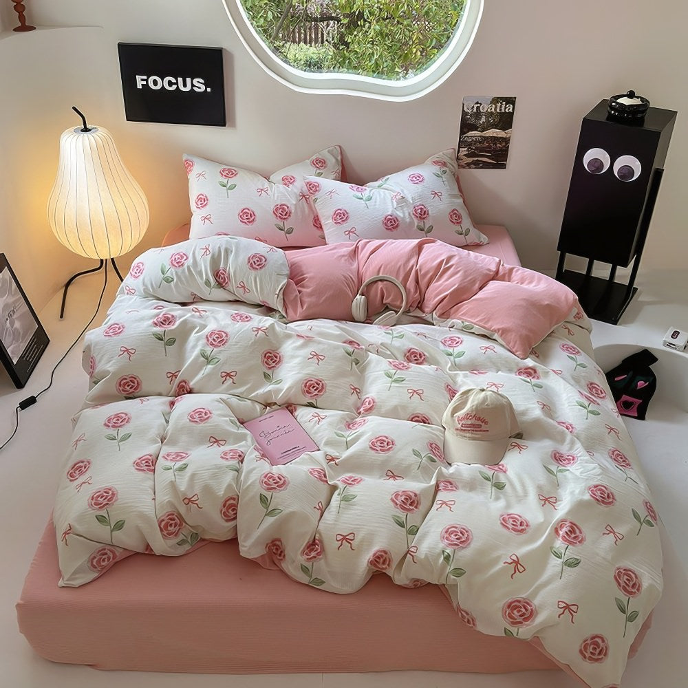 Lindo juego de cama con lazos y rosas rosadas