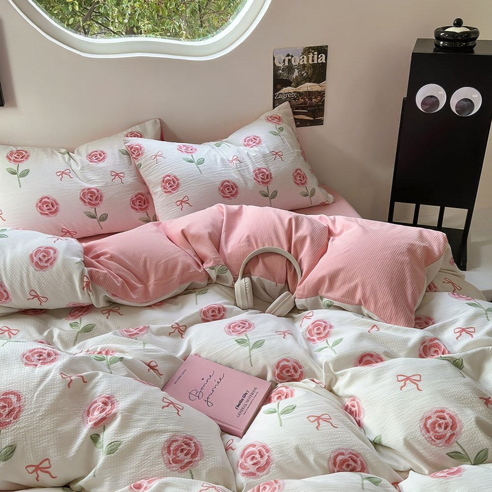 Lindo juego de cama con lazos y rosas rosadas