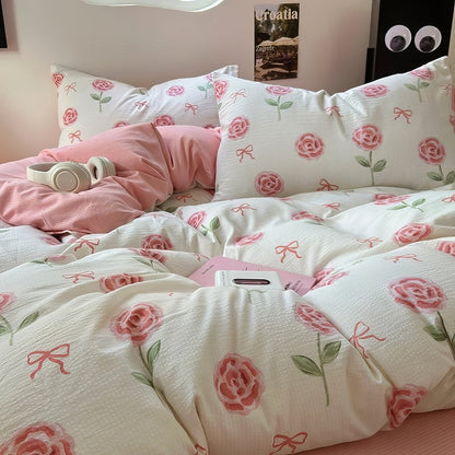 Lindo juego de cama con lazos y rosas rosadas