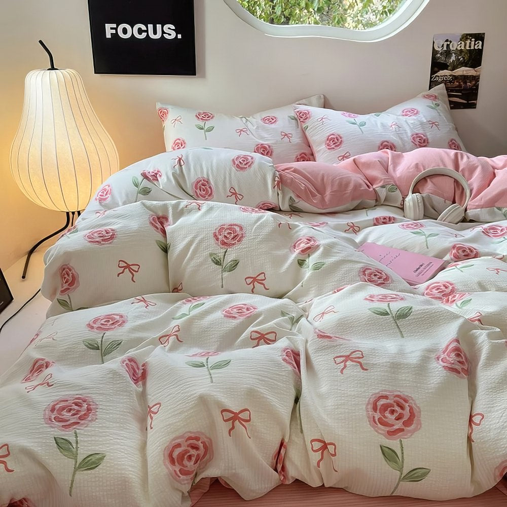 Lindo juego de cama con lazos y rosas rosadas