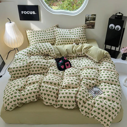 Juego de cama con estampado de pequeños corazones verdes