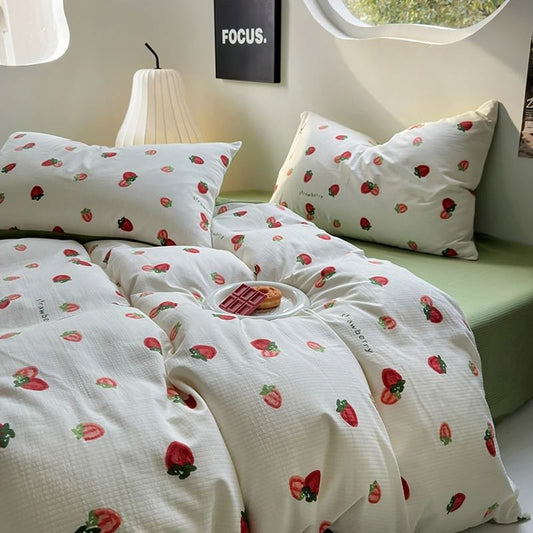 Lindo juego de cama con estampado de fresas