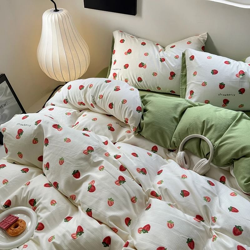 Cute Strawberry Print Bedding Set