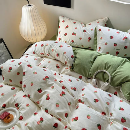 Lindo juego de cama con estampado de fresas