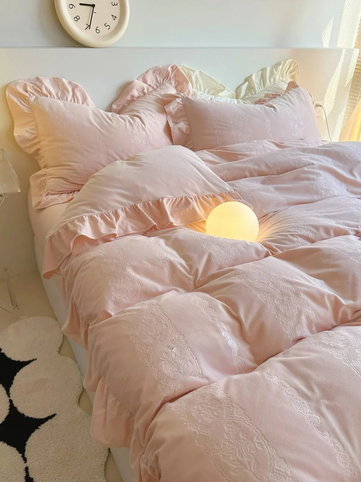 Plush Ruffled Jacquard Velvet Bedding Set