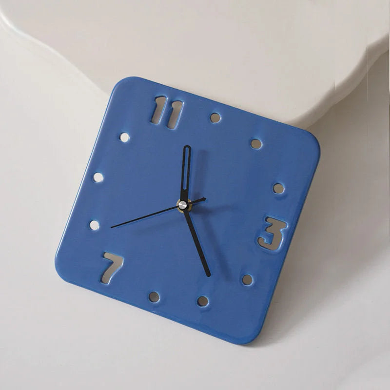 Smooth Minimalist Cutout Ceramic Table Clock