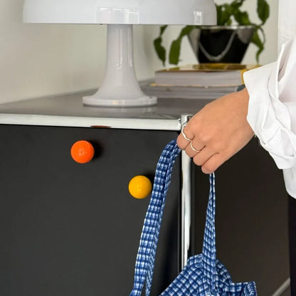 Smooth Ball-Shaped Magnetic Hooks