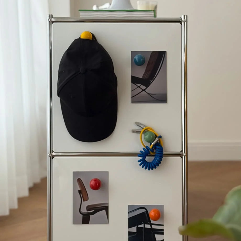 Smooth Ball-Shaped Magnetic Hooks